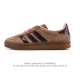 阿迪达斯 Adidas Originals Gazelle Indoor复古三叶草防滑透明橡胶板鞋经典运动鞋 Hello Kitty 猫。这款经典鞋,忠于原版设