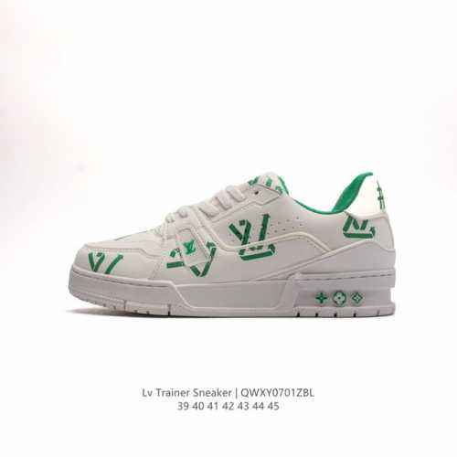 路易威登 Louis Vuitton LV路易威登板鞋 浮雕印花 时尚运动鞋 潮厚底增高鞋 。舒适防滑底和百搭性霸屏整个时尚娱乐圈，细节调整完美主义！鞋面采用柔