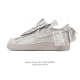 耐克 Nike Air Force 1 '07 Low 空军一号含气垫 低帮百搭厚底增高休闲运动板鞋。柔软、弹性十足的缓震性能和出色的中底设计，横跨复古与现代的