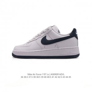 耐克 Nike Air Force 1 '07 Low 空军一号含气垫 低帮百搭厚底增高休闲运动板鞋 小白鞋 。柔软、弹性十足的缓震性能和出色的中底设计，横跨复