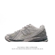 新百伦 New Balance M1906系列 复古运动鞋单品宝藏老爹鞋款。作为NB最经典的档案鞋型之一，与2002一样，1906有着NB最成熟的技术加持和复古