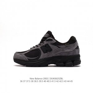 新百伦 New Balance 2002R 跑鞋 男女运动鞋 潮老爹鞋。沿袭了面世之初的经典科技，以 ENCAP 中底配以升级版 N-ERGY 缓震物料。鞋面则