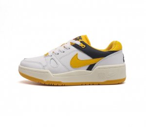耐克 Nike 全新鞋型 来了 Nike Full Force Low 时尚复古运动板鞋 复古气质爆棚 近年来复古风的兴起 众多品牌纷纷推出自己的全新鞋款 势必