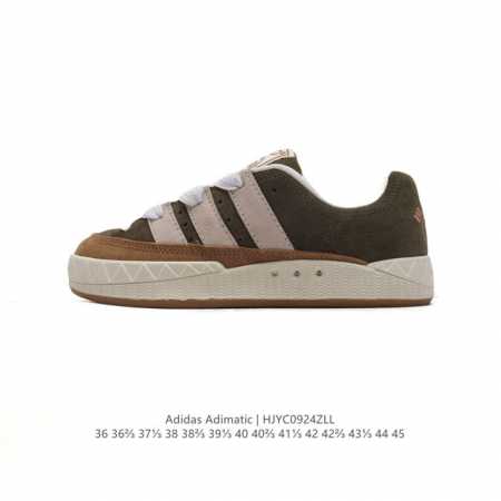 阿迪达斯 Adidas Adimatic 马蒂奇系列低帮复古鲨鱼面包鞋运动休闲滑板板鞋。整个鞋面由牛皮革制成，搭配品牌标志性大尺寸三条纹 Logo，超宽鞋带作为 - 点击图像关闭
