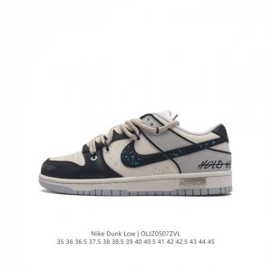 耐克 男女鞋 Nike Dunk Low 运动鞋解构绑带 双鞋带 复古板鞋，尽情迈步，彰显个性风采。采用柔软皮革鞋面，经久耐穿，塑就如元年款 Dunk 般的复古