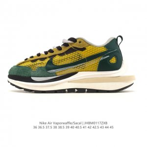 耐克 Sacai X Nike Vaporwaffle 华夫三代3.0 走秀重磅联名款运动鞋 。鞋款由Pegasus与Vaporfly两款鞋型的设计元素共同构建
