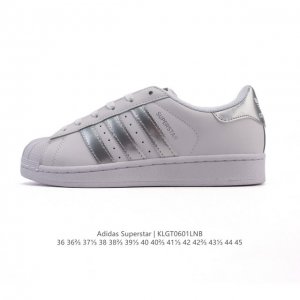 真标 阿迪达斯 Adidas Superstar 2025年新款鞋子 蛇年新款经典贝壳头系列 新款休闲板鞋潮流男女士运动鞋 。鞋面柔软皮革拼接材质 标志性的贝壳