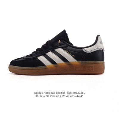 阿迪达斯 Adidas Handball Spezial 低帮三叶草学院风复古休闲板鞋 德训鞋 橡胶底柔软皮革经典运动鞋板鞋。圆头、缝合拼接设计、正面绑带、鞋舌