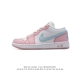 真标 耐克 乔丹air Jordan 1 Low Aj1 乔1 乔丹1代aj1 低帮复古文化休闲运动篮球鞋。该鞋款从 1985 年元年款汲取设计灵感，焕新演绎简