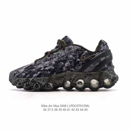 公司级 耐克 Nike Air Max Dn8 全掌气垫科技运动跑步鞋Fq7860-005。鞋款采用醒目渐变织物和动态波浪状结构鞋面，搭配黑色中底和外底，以及迷