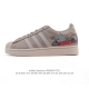 阿迪达斯 Adidas Superstar 2025年新款鞋子 蛇年新款经典贝壳头系列 新款休闲板鞋潮流男女士运动鞋 。鞋面柔软皮革拼接材质 标志性的贝壳鞋头，