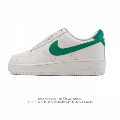 耐克 Nike Air Force 1 '07 Low 空军一号含气垫 低帮百搭厚底增高休闲运动板鞋。柔软、弹性十足的缓震性能和出色的中底设计，横跨复古与现代的