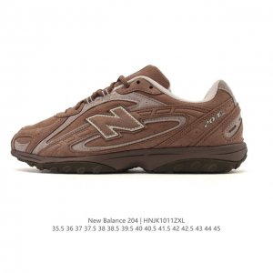 新百伦 2025年新款 New Balance 204L 2025年夏季登场：复古薄底鞋重塑都市运动美学时尚运动跑步鞋，以复古薄底设计与室内足球鞋灵感，打造兼具