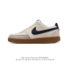 耐克nike Court Vision Lo校园风低帮复古篮球板鞋男女运动鞋，延续80年代复古篮球鞋，添加学院风细节。皮革组合鞋面，利落风格，重现复古篮球风范。