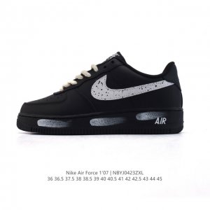 耐克 Nike Air Force 7 Low 空军一号含气垫 小白鞋 低帮百搭厚底增高休闲运动板鞋。柔软、弹性十足的缓震性能和出色的中底设计，横跨复古与现代的