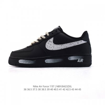 耐克 Nike Air Force 7 Low 空军一号含气垫 小白鞋 低帮百搭厚底增高休闲运动板鞋。柔软、弹性十足的缓震性能和出色的中底设计，横跨复古与现代的