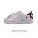 阿迪达斯 Adidas Superstar 2025年新款鞋子 蛇年新款 经典贝壳头系列 新款休闲板鞋潮流男女士运动鞋 。鞋面皮革拼接材质 标志性的贝壳鞋头，简