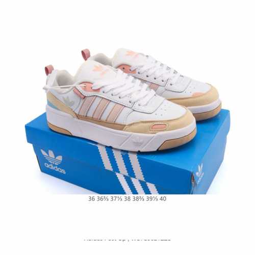 阿迪达斯 Adidas Originals Post Up 低帮阿迪达斯女鞋 三叶草运动板鞋。这款Adidas经典款，延续篮球场基因，同时融入摩登气质，含锯齿状