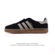 阿迪达斯 Adidas Originals Gazelle Indoor 复古三叶草防滑透明橡胶板鞋经典运动鞋。这款经典鞋,忠于原版设计,缀撞色三条纹和鞋跟饰片