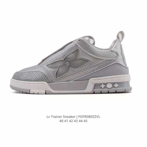 Lv Skate Sneaker 路易威登 2025年新款运动板鞋 蛇年限定 春夏秀场初次亮相，此次以粒面牛皮革焕新呈现。加垫鞋领和鞋舌援引滑板鞋设计，科技鞋带