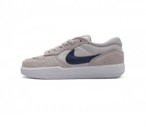 耐克nike Sb Force 58 运动滑板鞋 这是一款将前沿创新带入街头的单品 它具有硫化杯底 具有出色的耐用性和灵活性 使用柔软皮革和帆布拼接 在饰面上放
