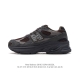 公司级 新百伦 New Balance2010秋冬英产做旧鞋款纯色绒运动鞋 厚底增高老爹鞋。此复刻经典鞋款，加入当下大热的户外元素，以曾经篮球鞋款型式样加以打造