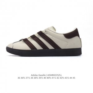 阿迪达斯 Adidas 三叶草Gazelle系列休闲鞋男女经典运动鞋，鞋身特殊的猪八皮革材质和简单百搭的特点，让 Gazelle 一直活跃在街头。T字鞋头、压模