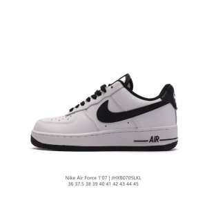 耐克 Nike Air Force 1 '07 Low 空军一号含气垫 低帮百搭厚底增高休闲运动板鞋。柔软、弹性十足的缓震性能和出色的中底设计，横跨复古与现代的
