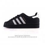阿迪达斯 Adidas Superstar 2025年新款鞋子 蛇年新款经典贝壳头系列 新款休闲板鞋潮流女士运动鞋 。鞋面柔软皮革拼接材质 标志性的贝壳鞋头，简