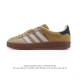 160 阿迪达斯 Adidas Originals Gazelle Indoor复古三叶草防滑透明橡胶板鞋经典运动鞋。这款经典鞋,忠于原版设计,缀撞色三条纹和鞋