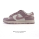 耐克 Nike Dunk Low Retro 运动鞋复古板鞋 作为 80 年代经典篮球鞋款 起初专为硬木球场打造 后来成为席卷街头的时尚标杆 现以经典细节和复古