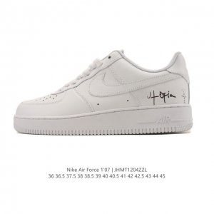 耐克 Nike Air Force 1 '07 Low 空军一号含气垫 低帮百搭厚底增高休闲运动板鞋。柔软、弹性十足的缓震性能和出色的中底设计，横跨复古与现代的