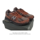 公司级 新百伦 New Balance2010英产做旧鞋款纯色绒运动鞋 厚底增高老爹鞋。此复刻经典鞋款，加入当下大热的户外元素，以曾经篮球鞋款型式样加以打造鞋款