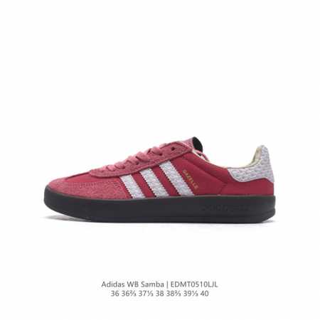 阿迪达斯 Adidas 中性三叶草gazelle系列休闲鞋女经典运动鞋 德训鞋。鞋身柔软皮革材质和简单百搭的特点，让 Gazelle 一直活跃在街头。T字鞋头、 - 点击图像关闭