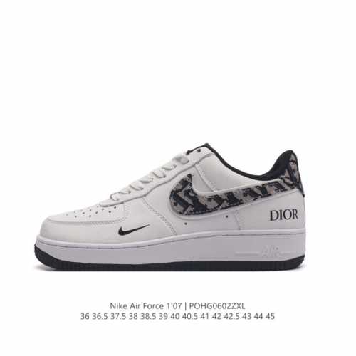 耐克 Nike Air Force 1 '07 Low 空军一号含气垫 低帮百搭厚底增高休闲运动板鞋。柔软、弹性十足的缓震性能和出色的中底设计，横跨复古与现代的