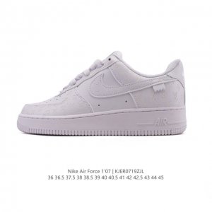 公司级 耐克 Nike Air Force 1 '07 Low 空军一号含气垫 小白鞋 低帮百搭厚底增高休闲运动板鞋。柔软、弹性十足的缓震性能和出色的中底设计，