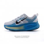 真标 耐克 Nike Vomero 18 厚底增高老爹运动跑步鞋。全新 Vomero 提供比以往更多的緩衝效能以及該系列有史以來最高的鞋底高度，結合 Nike