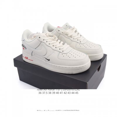 真标 耐克 Nike Air Force 1 '07 Low 空军一号含气垫 小白鞋 低帮百搭厚底增高休闲运动板鞋。柔软、弹性十足的缓震性能和出色的中底设计，横
