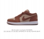 耐克 乔丹air Jordan 1 Low Aj1 乔1 乔丹1代aj1 低帮复古文化休闲运动篮球鞋。该鞋款从 1985 年元年款汲取设计灵感，焕新演绎简约经典