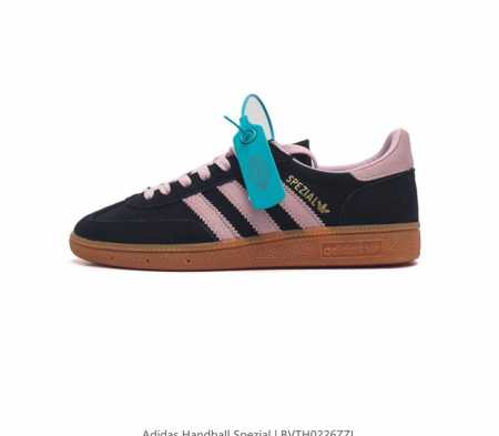 阿迪达斯 Adidas Handball Spezial 三叶草学院风复古休闲板鞋 德训鞋 橡胶底柔软皮革经典运动鞋男女士鞋 圆头 缝合拼接设计 正面绑带 鞋舌 - 点击图像关闭
