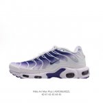 NIKE 耐克 男子休闲鞋气垫缓震跑步鞋 AIR MAX PLUS 运动鞋 造型超讨喜！鞋面以帆布和织物材质包裹，保证了轻薄透气，更适合夏季穿着。鞋侧 鱼骨 形