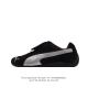 彪马 Open Yy X Puma Speedcat合作鞋款 Puma 联名时尚休闲运动板鞋。这双韩国辣妹疯抢的 Puma，是 Open Yy 走向全球市场的关