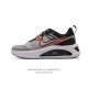 耐克 Nike Zoom Winflo V2 跑步鞋搭载工程网眼设计，巧妙结合 Flywire 飞线，为你全程缔造轻盈透气感受和手套般的出色贴合体验。Nike