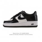 耐克 Nike Air Force 1 '07 Low 空军一号含气垫 低帮百搭厚底增高休闲运动板鞋。柔软、弹性十足的缓震性能和出色的中底设计，横跨复古与现代的