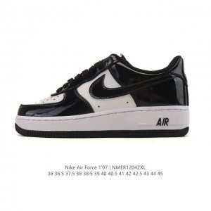耐克 Nike Air Force 1 '07 Low 空军一号含气垫 低帮百搭厚底增高休闲运动板鞋。柔软、弹性十足的缓震性能和出色的中底设计，横跨复古与现代的