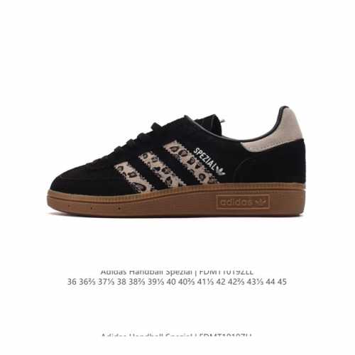 阿迪达斯 Adidas HANDBALL SPEZIAL 低帮三叶草学院风复古休闲板鞋 德训鞋 橡胶底柔软皮革经典运动鞋板鞋。圆头、缝合拼接设计、正面绑带、鞋舌