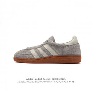真标 阿迪达斯 Adidas Handball Spezial 低帮三叶草学院风复古休闲板鞋 德训鞋 橡胶底柔软皮革经典运动鞋板鞋。圆头、缝合拼接设计、正面绑带