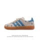 阿迪达斯 Adidas Originals Gazelle Indoor 复古三叶草防滑透明橡胶板鞋经典运动鞋。这款经典鞋,忠于原版设计,缀撞色三条纹和鞋跟饰片