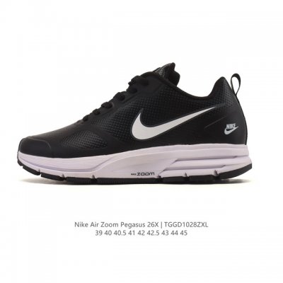 耐克 Nike Zoom Pegasus 26X 登月缓震疾速皮面跑鞋。在鞋底部分，搭载全掌型Zoom Air配置，锐意革新缓震系统，缔造平稳顺畅的自然步履体验