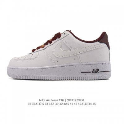 耐克 Nike Air Force 1 '07 Low 空军一号含气垫 低帮百搭厚底增高休闲运动板鞋。柔软、弹性十足的缓震性能和出色的中底设计，横跨复古与现代的
